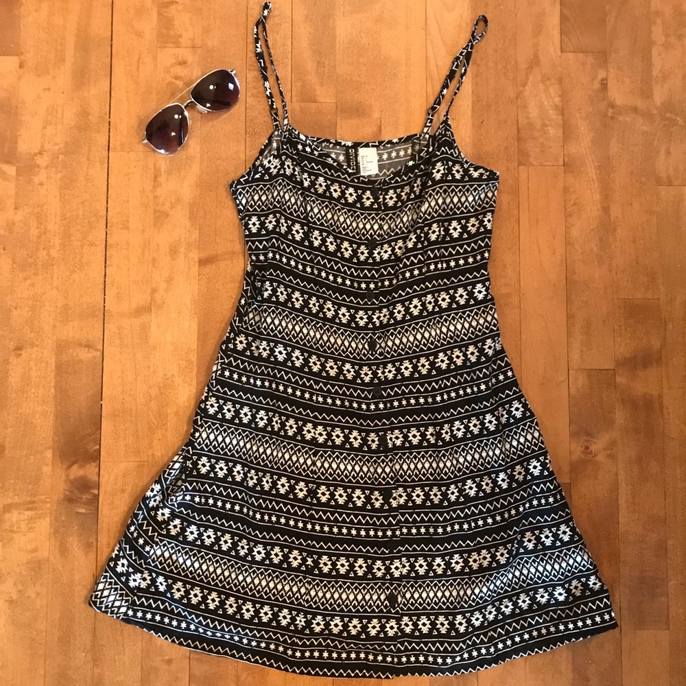 H & M Divided Black & White Mini Dress Size 6 NWOT - Picture 7 of 7